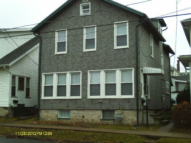 Move in condition, 3 bedrooms, 1 bath, spacious rooms, newer thermopane windows, new exterior doors, all appliances included. Priced to sell!