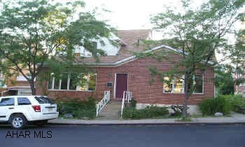 Unbelieveable home with beautiful 1 story bedroom suite addition. Modern kitchen with built in appliances. Unbelievable home with beautiful 1 story bedroom suite addition. Modern kitchen with built in appliances. Central air on 1st floor only. Gas hot water heat.