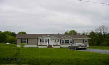 2001 Fleetwood Doublewide, 3 Bedroom, 2 Full Baths, Living Room, Diningroom, Kitchen,on .953 Acre, Hollidaysburg Schools. 2001 Fleetwood Doublewide, 3 Bedroom, 2 Full Baths, Living Room, Diningroom, Kitchen,on .953 Acre, Hollidaysburg Schools.