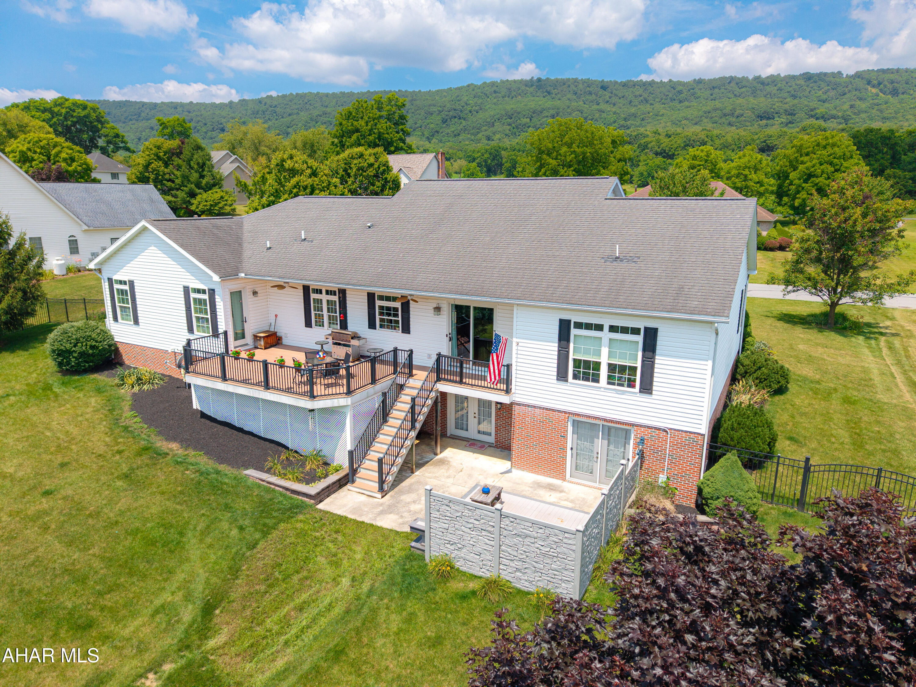 Hawthorne Manor - Residential