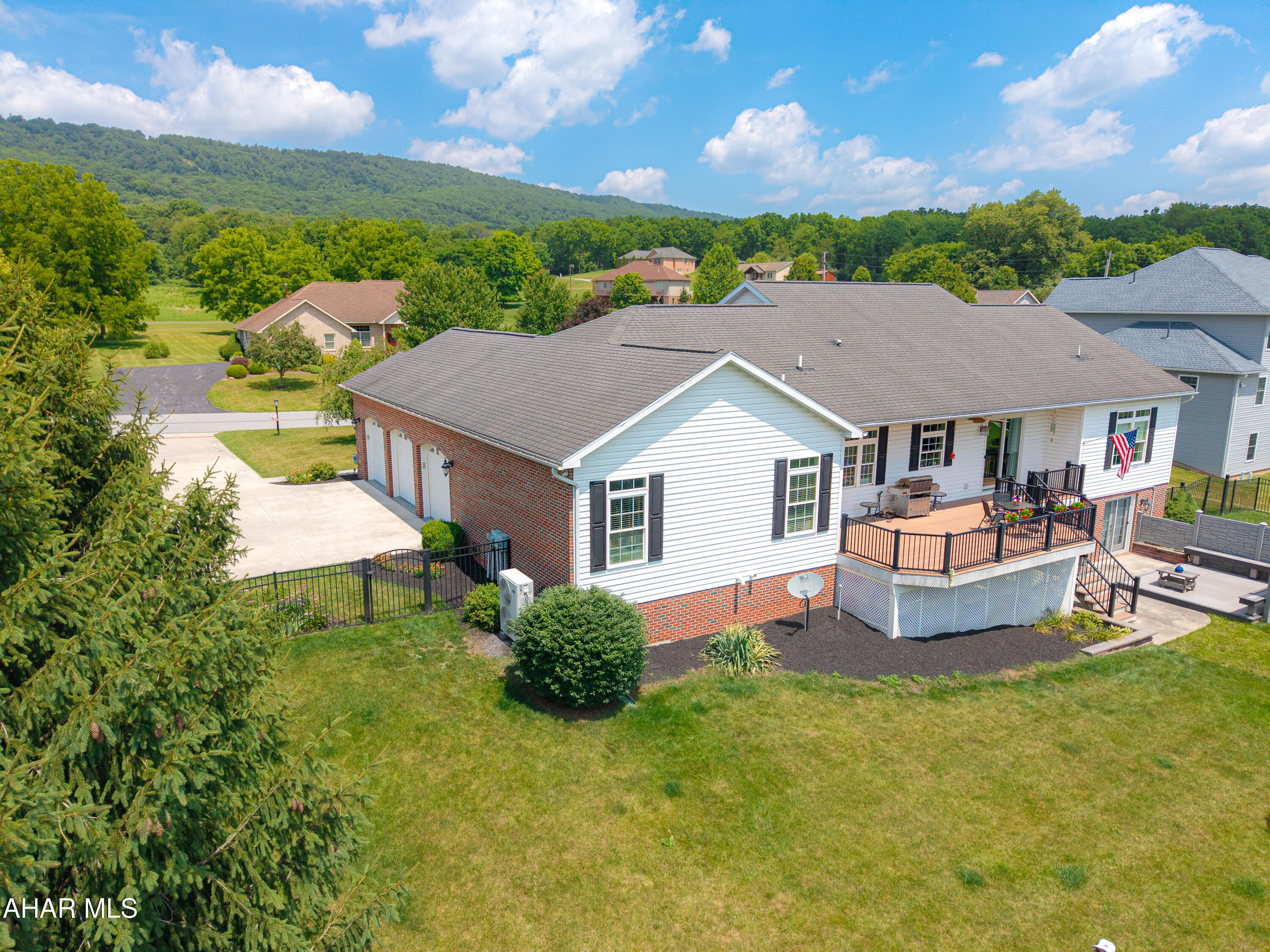Hawthorne Manor - Residential