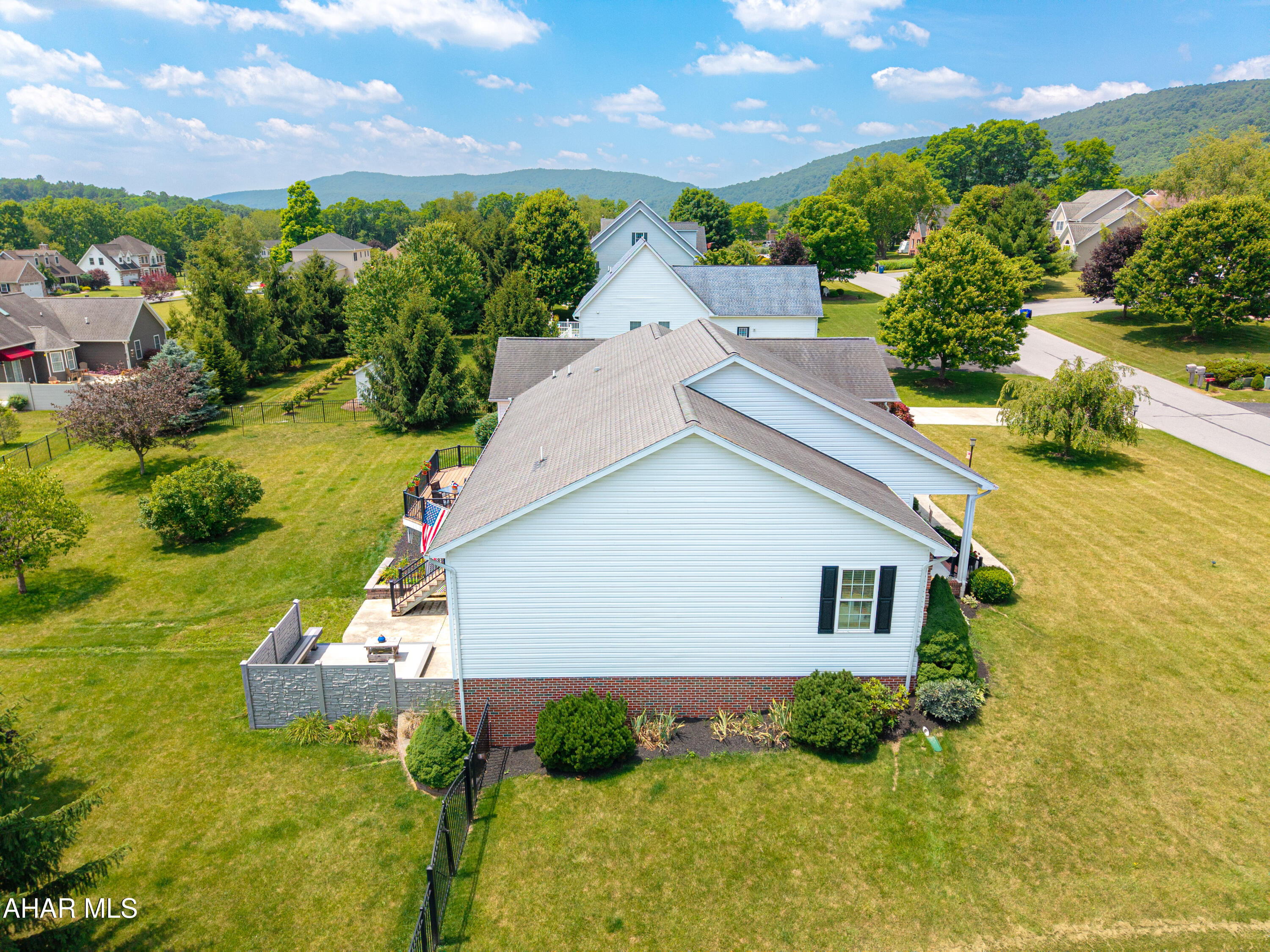 Hawthorne Manor - Residential