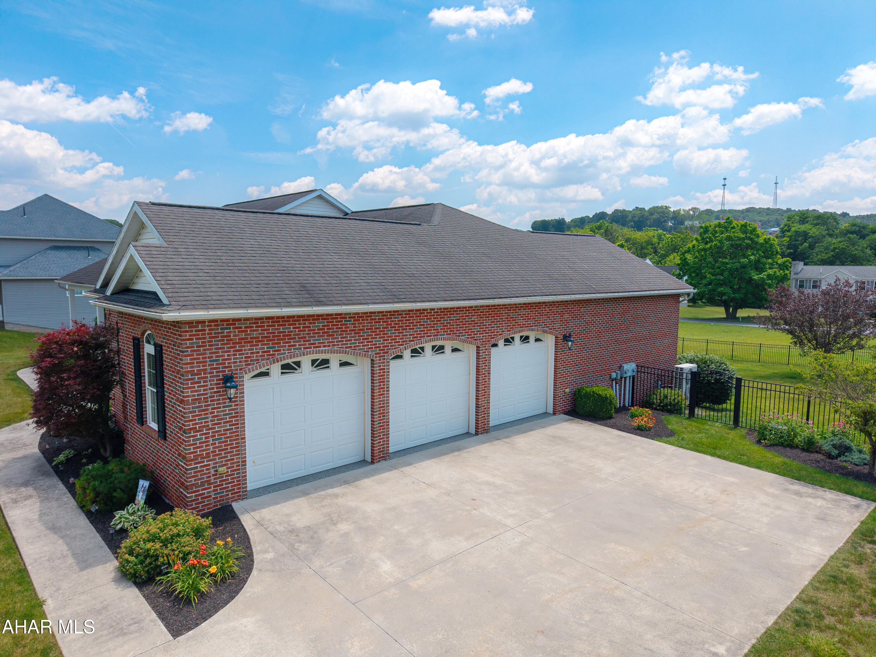 Hawthorne Manor - Residential