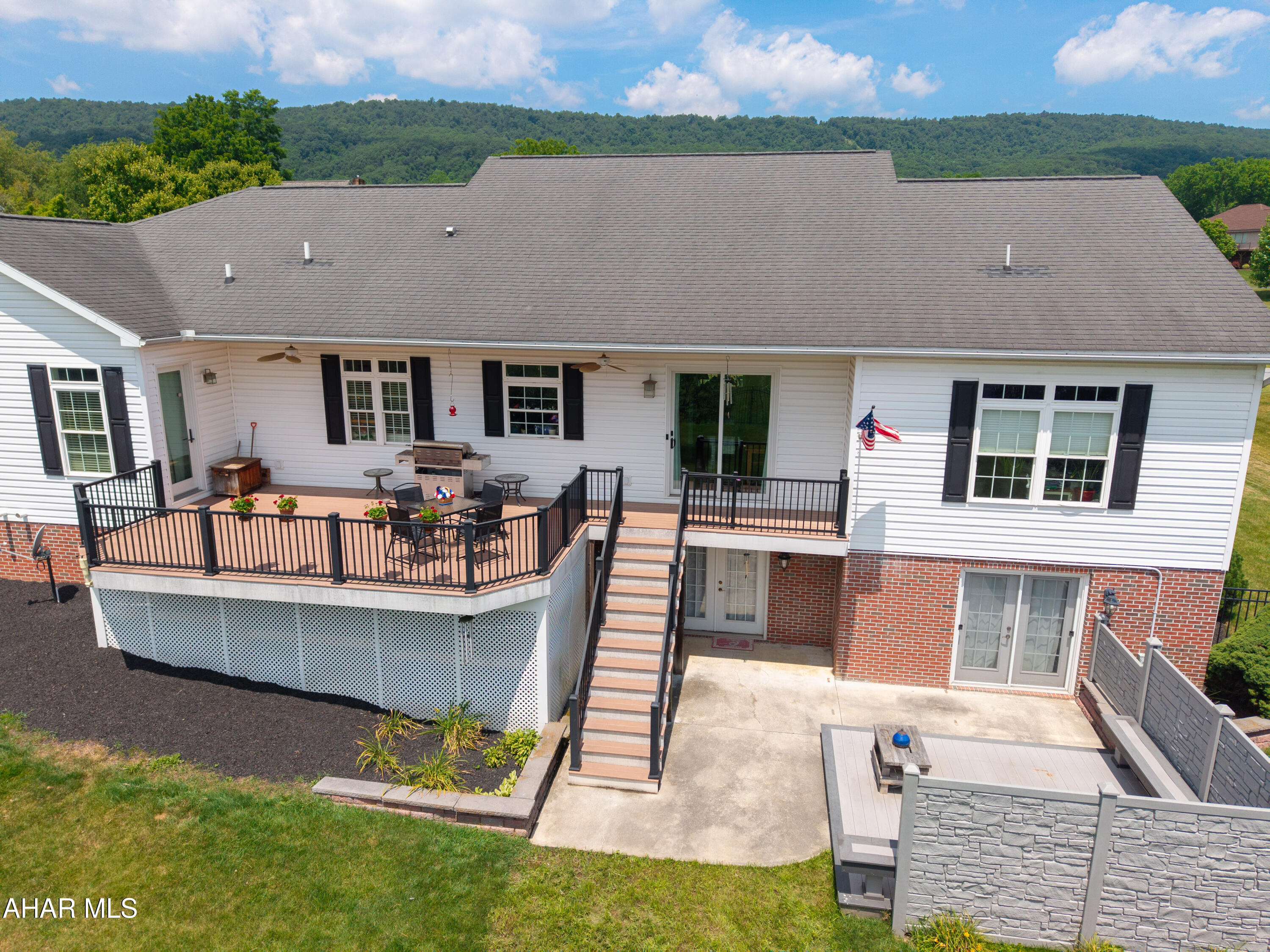Hawthorne Manor - Residential