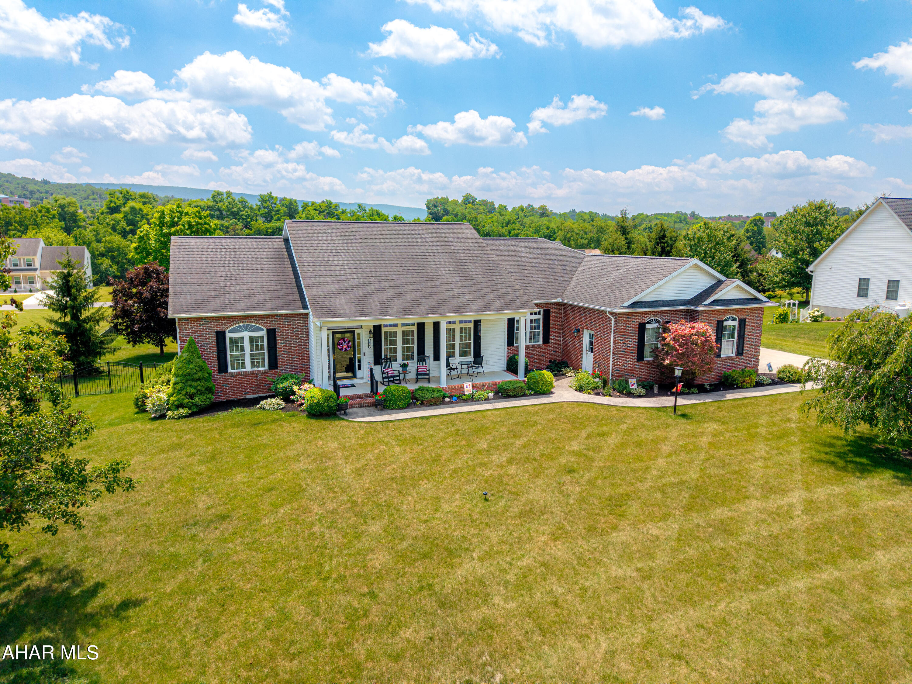 Hawthorne Manor - Residential