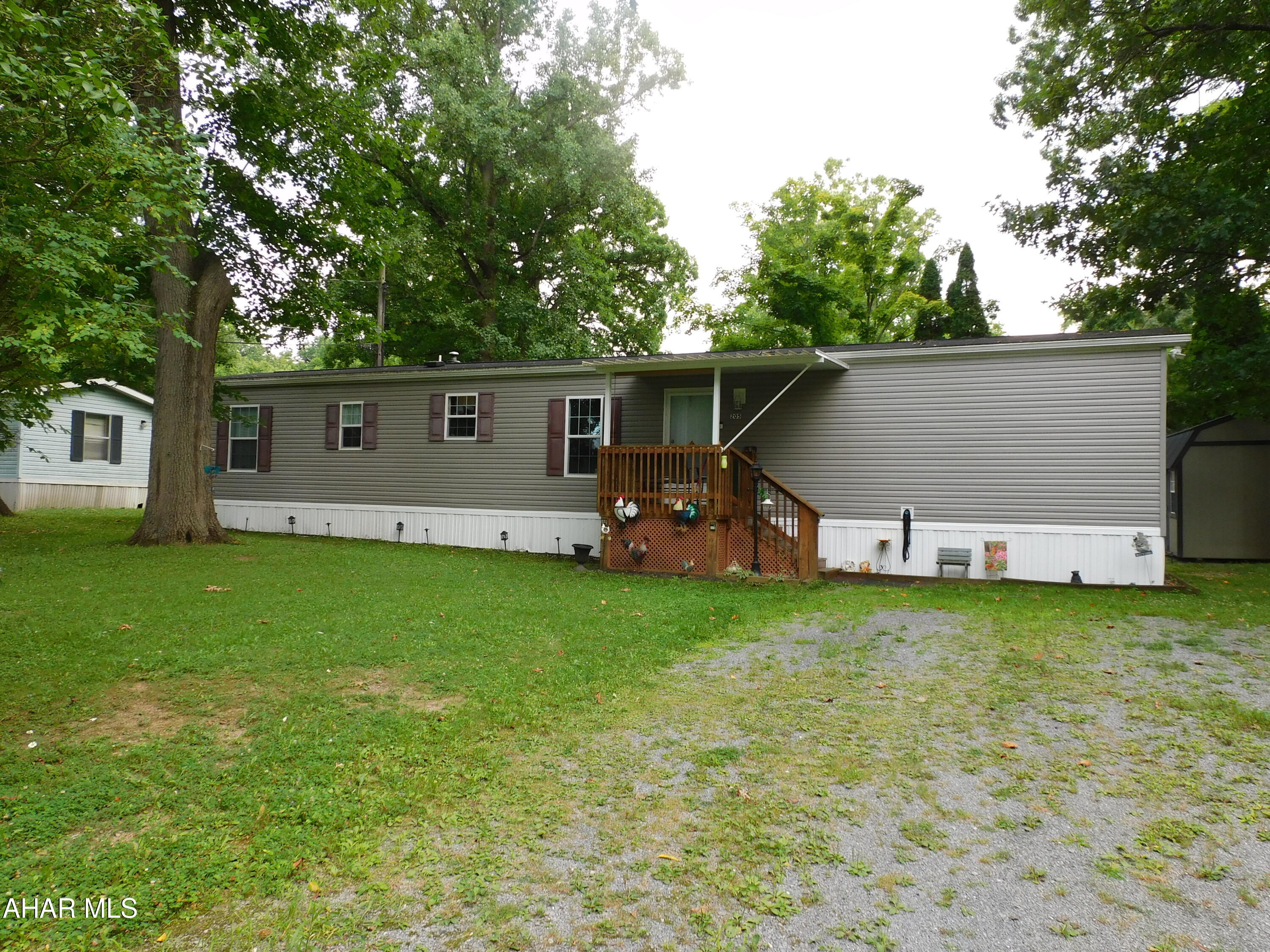 Extremely well-maintaned mobile home in Logan Township. 3 bedrooms & 2 bathrooms. Kitchen features a breakfast bar, plenty of cabinets, and all appliances. Recently Updated 3/4 bath with a walk-in shower. Central AC & vinyl siding. Lot rent is $453.00 per month which includes water, sewer, and trash removal. 1 dog & 1 cat permitted. Dog must be under 30 lbs. Pet fee is $5.00 per month.
Buyer is purchasing mobile home only with no land included.