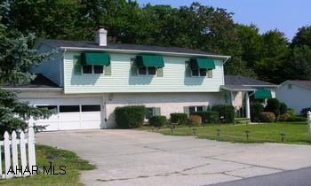 NICE PROPERTY. PRIVATE BACK YARD WITH GAZEBO. TOTAL ELECTRIC ABOUT $162 A MONTH INCLUDES EVERYTHING. NICE PROPERTY. PRIVATE BACK YARD WITH GAZEBO. TOTAL ELECTRIC ABOUT $162 A MONTH INCLUDES EVERYTHING.