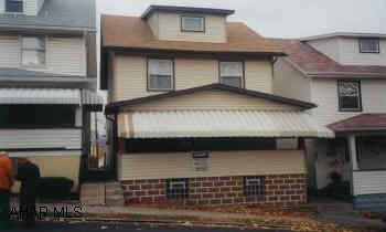 THIS 3 BEDROOM FEATURES LIVINGROOM WITH FIREPLACE, OAK KITCHEN, AND FAMILY ROOM OFF KITCHEN.  MOST APPLIANCES ARE INCLUDED.  LOW TAXES.