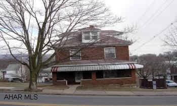 BRICK 2.5 STORY, 3 BR, NEWER WINDOWS, LARGE KITCHEN (EAT-IN), LARGE LOT, GREAT NEIGHBORHOOD. EBNER ELEMENTARY SCHOOL. WELL MAINTAINED IN DESIRED NEIGHBORHOOD. LARGE EAT-IN KITCHEN , DR, 3 BR, BASEMENT COULD BE FINISHED. SITTING ON A 150X120 LOT.