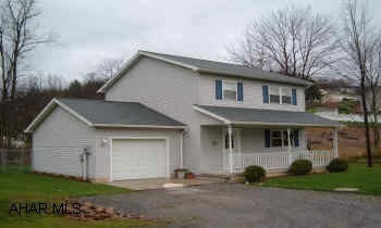 Extremely well kept home built in 2001
