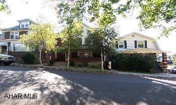 IMMACULATE! OFFERING 3 BEDROOMS-3 BATHS-LAKEVIEW KITCHEN W/ NOOK-EVERYTHING IS NEW-NOT TO BE MISSED-3RD FLOOR HAS 2 EXTRA ROOMS-CALL SUSAN 935-8252.