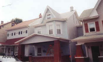 DUPLEX. EACH UNIT 2 BEDROOM. DUPLEX WITH POSSIBLE 3RD APARTMENT ABOVE GARAGE. EACH UNIT IS 2 BEDROOM. MAKING PROFIT WITH POTENTIAL FOR MUCH MORE.