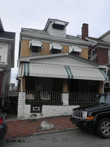 Great investment property with 3 bedrooms and 1.5 baths.