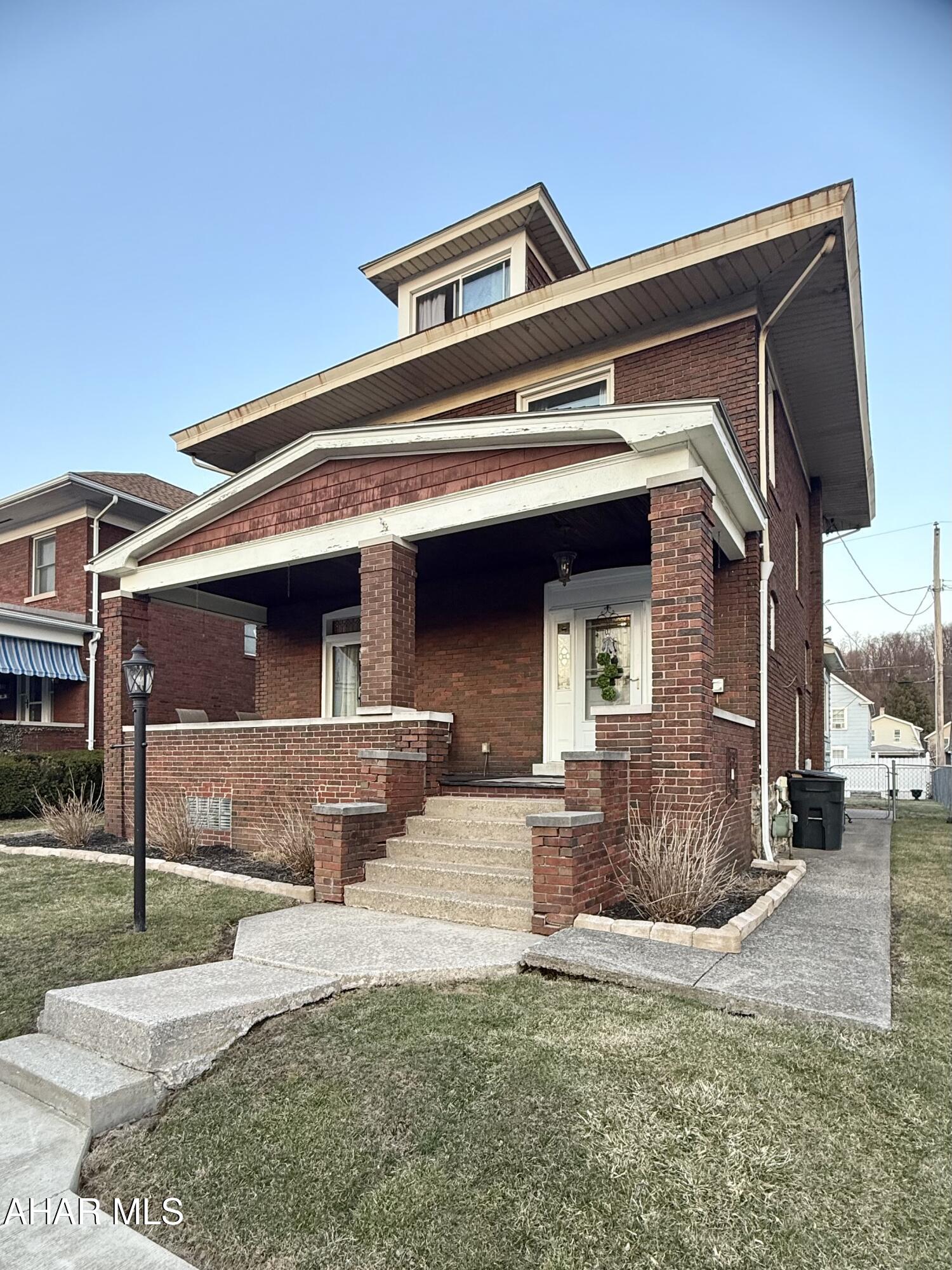 MOTIVATED SELLER!!
This spacious three- bedroom home features a fourth bedroom in the attic. It boasts one full bath and one half bath, an office, playroom and ample closet space. The backyard is partially fenced and offers a back deck and patio. Large covered font porch. Located in Mansion Park Area