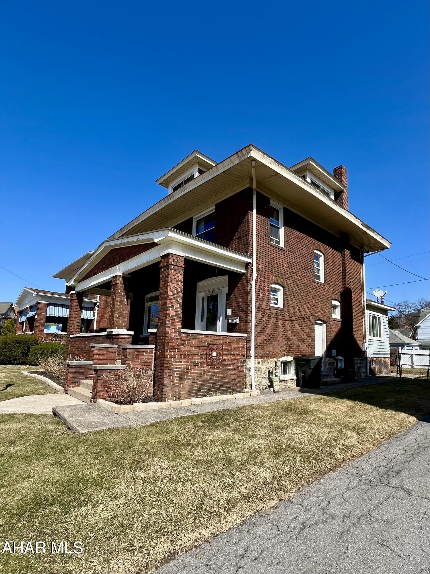 Baker Mansion - Residential