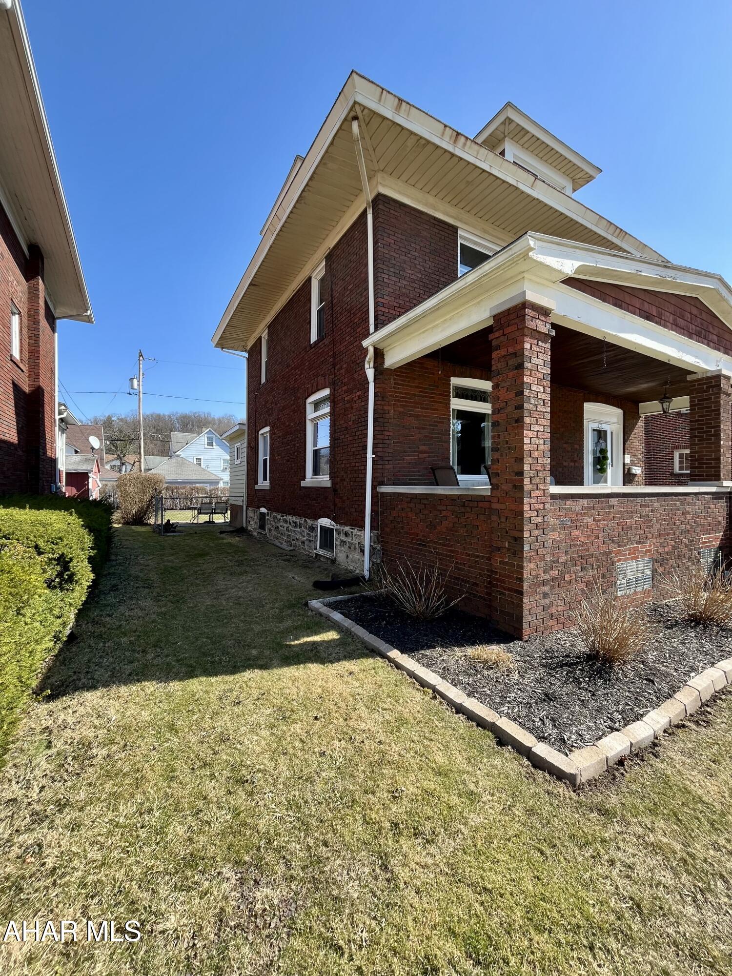 Baker Mansion - Residential