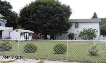 COMMERICAL LOT 60 X 88.  HOUSE ON 31.7 X 60 LOT COMMERCIAL LOT 60 X 80 WITH FENCING.  HOUSE AND 31.7 X 60 LOT ADJOINS.  CAN BE SOLD SEPARATELY, BUT MUST BOTH BE SOLD AT THE SAME TIME.