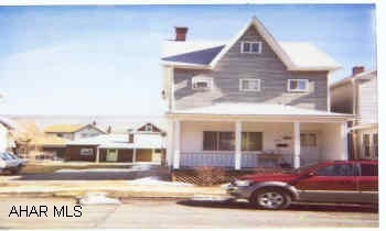 3-4 bedrooms, 4+ car garage, new roof large lot. 3-4 bedrooms, 4+ car garage, new roof large lot.