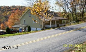 1&1/2 story on approx 1acre, 3 bed, 1 bath outskirts of Patton