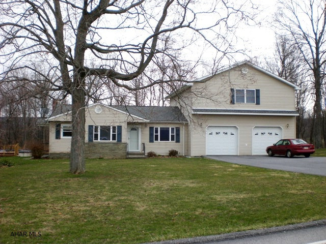 Immaculate split level home on 1.274 acres. LR, kitchen w/ custom oak cabinets, 1st floor laundry, 2 full BA & 3 BR. Heat pump w/ central air, thermo pane windows, 200 amp electric, & 28' x 30' garage. Oak trim & new addition in 2004. Macadam driveway & terrific country views. This is a really nice property!