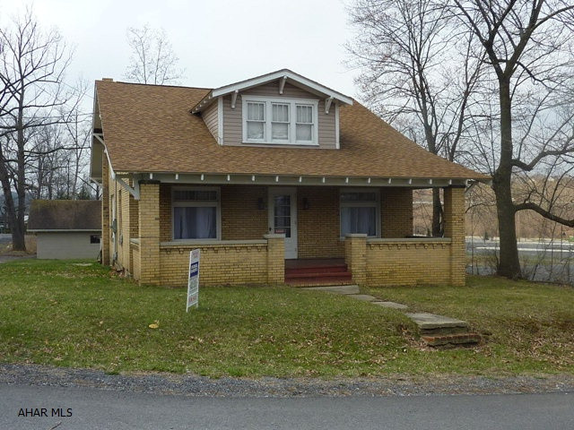 Commercial opportunity! High traffic & visibility area! Could be purchased with next door property. House in good condition for rental opportunity!