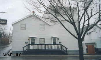 NICE INVESTMENT PROPERTY. GOOD INCOME ON THIS TRIPLEX. GOOD MECHANICS. TOTALLY REMODELED. NEW ROOF, SIDING, CARPET, PAINT, ELEC., FURNACE. A REAL BUY!