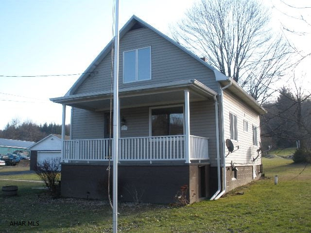 This is a vinyl 2 story home with 3 bedrooms and 1 bath. There is a 2 car detached garage on the property. The lot is a flat 1.29 acre lot. The house has hard wood flooring and an open layout unfinished basement. The windows are thermopane. Located in Jackson Township. This is a Fannie Mae HomePath property. This property is approved for HomePath Rennovaiton Mortgage Financing