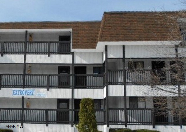 Nice 2 BR, 2 Bath condo on 1st floor at Blue Knob All Seasons Resort. Monthly HOA fee provides outdoor maintenance, trash collection and access to amenities including inground pool, hot tub, and tennis courts. This one is priced to sell!