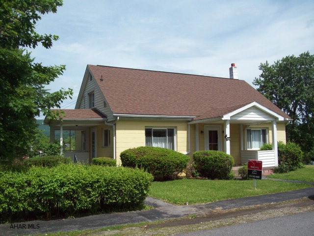 Super location for this larger than it looks home!  Situated on a lovely 100' x 120' corner lot overlooking the Campus area of the City.  Finished upper level has a huge bonus/master bedroom area.  Newer furnace and water heater.  Good curb appeal.  Quiet street.