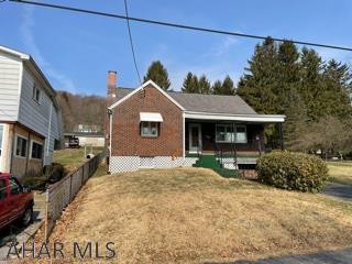 Solid well maintained Brick 3 bedroom home with 1 car integral garage on quiet double lot 100' x 150'