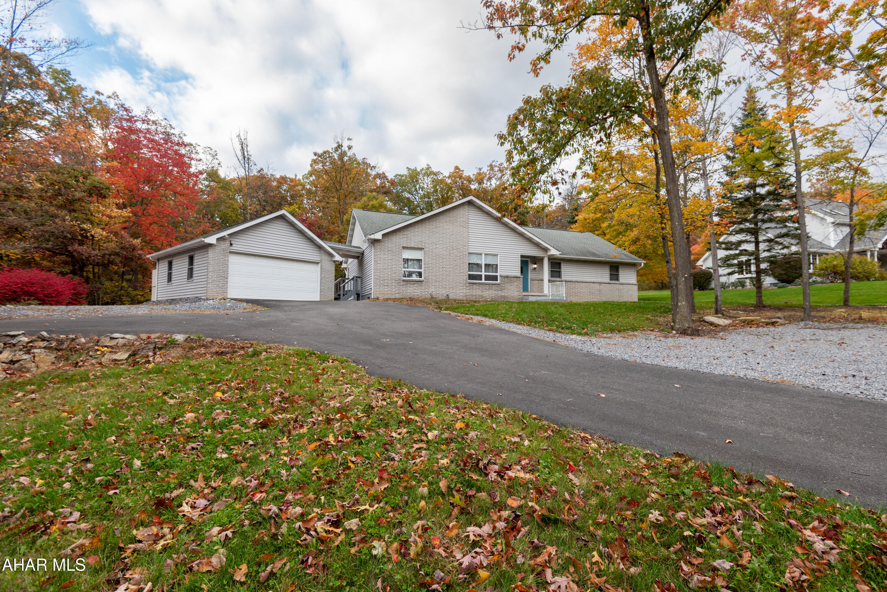 Located in the desirable Sylvan Hills area, this single-story, 3-bedroom, 2-bathroom home offers a solid foundation and plenty of space to make your own.

The home features an open-concept living room and kitchen, enhanced by skylights that bring in natural light. The layout offers excellent flow for future design possibilities. The master bedroom includes a private ensuite, providing the framework for a comfortable space. The full basement is an open canvas—ready to be finished or customized to suit your vision.

Situated on .83 wooded acres, the backyard provides a peaceful natural setting and room for outdoor projects.