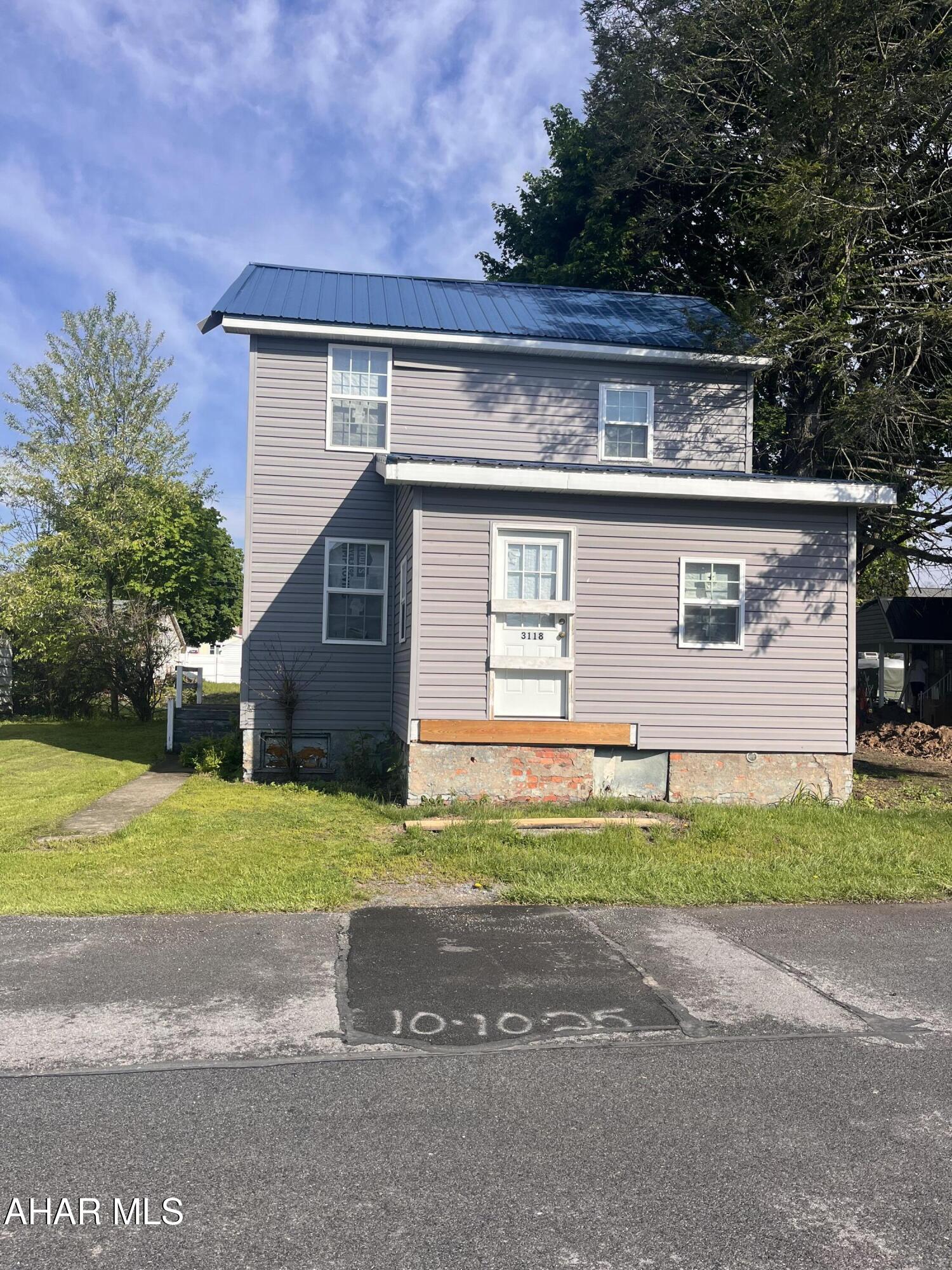 USE CAUTION WHEN VIEWING
ATTENTION INVESTORS!!
this home has newer roof windows and siding and sits on a large flat lot . The interior is almost completely gutted and new framing in some places for the rebuild .
A great start for a flip!
