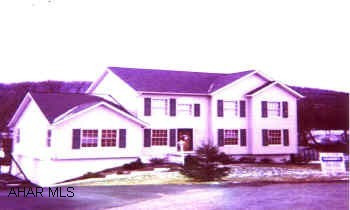 LOCATED ON A NICE CUL-DE-SAC. LOVELY GREAT ROOM WITH VAULTED CEILING AND FIREPLACE, LARGE OAK KITCHEN, DECK OFF KITCHEN.