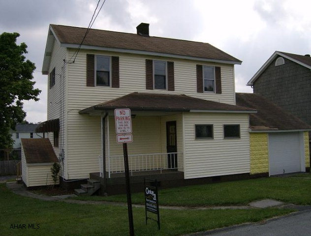 Revloc -2 story, 3BR, 1 3/4 bath vinyl sided home on a fenced corner lot. 1 car attached garage. Appliances included.