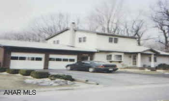 GREAT 4-BR, 2-BA ON LGE LOT! UPDATED! LGE SHED & DOG PEN INCL. COVERED PATIO. BASEMENT HEATED FOR FAM RM OR PLAYRM. MUST SEE! 24-48 HR NOTICE TO SHOW. APPTS THRU LINDA.