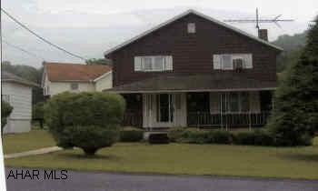 Well maintained home. Utility shed. Home is in Amsbry.
