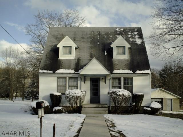 3 bedroom home on a very large lot in a great neighbor hood.