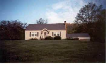 Lovely 3 bed, new carpet, kitch, vinyl, roof, situated on beautiful 1/2 + acre lot.