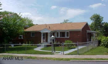 Sellers: Scott D. & Becky Miller and Daniel W. & Jessica L. Hoover. Nice Brick Home, level lot, See other pictures. Seller will pay $1000.00 of buyers closing costs. #J-709 Sellers: Scott D. & Becky Miller and Daniel W. & Jessica L. Hoover.Nice Brick Home, Level Lot, See Other Pictures. Seller will pay $1000.00 of buyers closing costs. #J-709