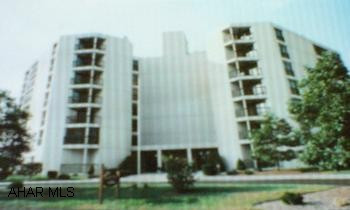 Large condo in excellent condition with one stall parking in garage and additional outside parking.  $250 associate fee includes water, sewer, and trash. Large condo in excellent condition with one stall parking in garage and additional outside parking.  $250 associate fee includes water, sewer, and trash.