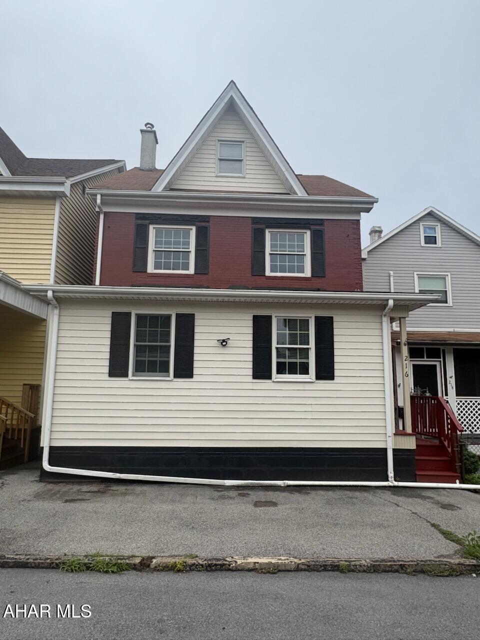 MANY UPDATES THROUGHOUT! CHECK THIS HOUSE OUT TODAY! WON'T LAST LONG!
