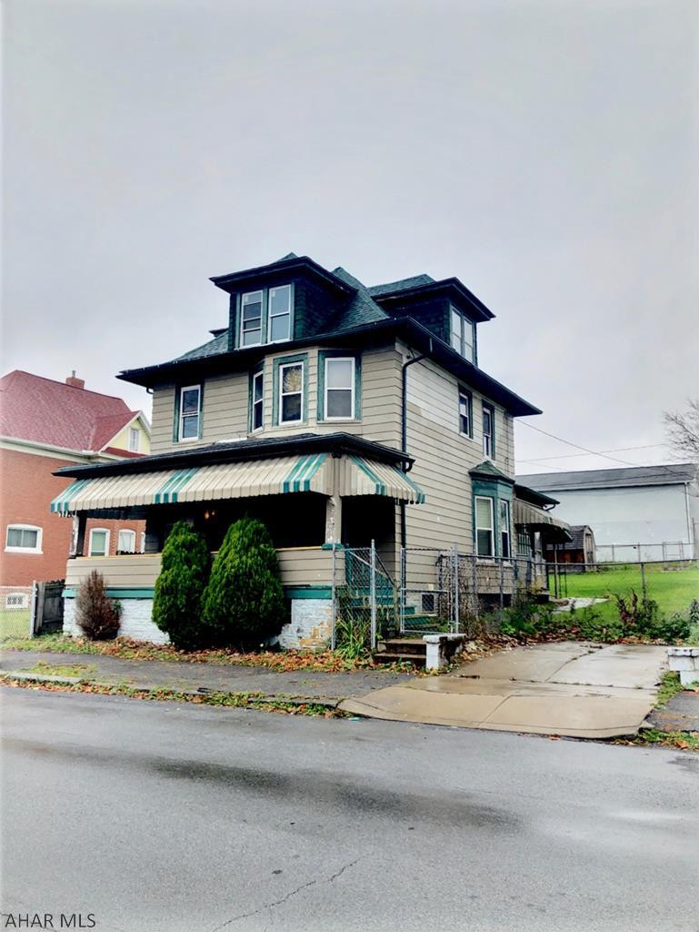 Hey Investors...Still looking for a winter project?? Here it is, the perfect project to work on over the winter and be ready just in time for the spring selling season! This spacious home has all the potential you need to make it amazing. Sitting on a double lot on a nice city block, off street parking, fenced yard, shed, and a new main roof. Mostly thermo windows, attic with heat, bonus room on the main floor where you can add a 2nd bathroom, 1st floor laundry and a covered patio. There are a lot of possibilities....See it today!