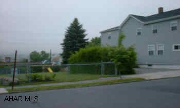 FULLY RENOVATED 2 STORY ON HUGE, FENCED LOT, NEAR SCHOOLS AND SHOPPING.
