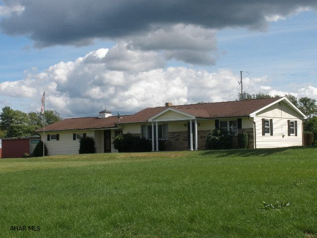 1 story ranch home with 2-BR, 1-BA. Also includes large garages measuring approx. 32x28, 30x46 and 54x62.