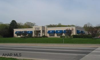 15,000 sq ft retail building w/7,950 sq ft of showroom and 7,050 sq ft of warehouse Warehouse has loading dock and clearance of 11'6'' Showroom has drop ceiling providing clearance of 8'