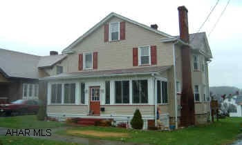 2 sty with living room, dining room, kitchen, enclosed front porch,  back porch with new rear deck on 1st floor.  4 bedrooms/ 1 full bath on 2nd.  Attic storage. Laundry in unfinished  basement. Large det. garage. New vinyl siding & windows.  2 sty home in W-burg Boro. Great neighborhood. Close to schools. Spacious rooms on 1st floor. Enclosed front porch. New rear deck.  4BR, 1B, on 2nd floor.  New vinyl siding & replacement windows.  Large detatched garage.  Some new wiring. 3 year old furnace. Hot water heat.