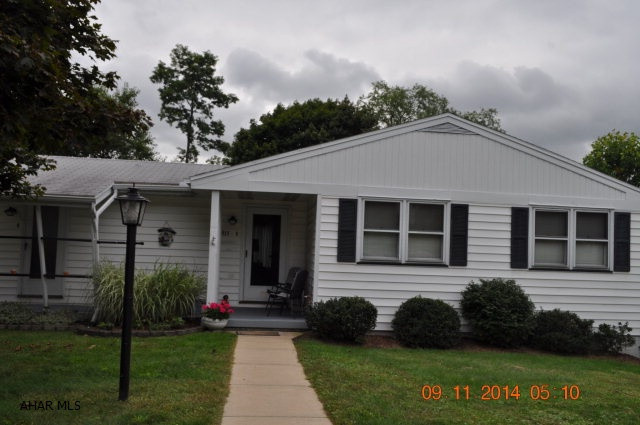 GREAT LOCATION FOR THIS ONE STORY 3 BEDROOM 1 3/4 BATHS HOME. FINISHED BASEMENT FAMILY ROOM WITH BAR, THERE IS A 3/4 BATH AND LAUNDRY IN THE BASEMENT INCLUDING A INTERIOR ONE CAR GARAGE WITH WORK AREA 100 X 120 PRIVATE LOT WITH A GREAT VIEW