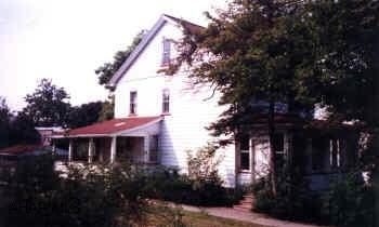THREE BEDROOM FEATURING LARGE LOT.  LARGE ROOM SIZES.  SALE INCLUDES APPLIANCES. NEWER ONE CAR GARAGE.  MOVE IN CONDITION!