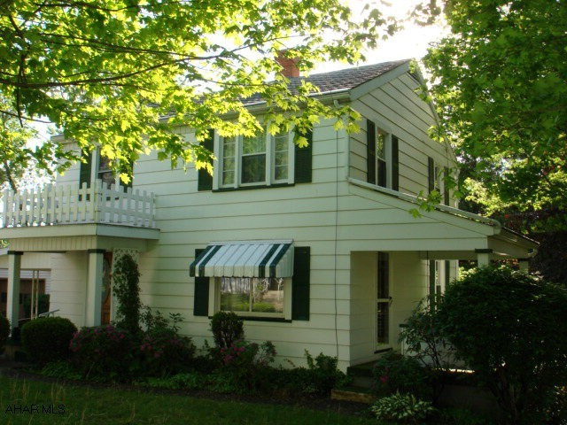 Ready to move into bright and cheery three bedroom home.  Spread out on the two additional lots included with house parcel. Over an acre of land.  Lots: 9-7E-62; 9-7E-64; 9-7E-65A all included in listed price.