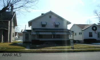 WELL MAINTAINED HOME. LARGE ROOMS. SHARED DRIVEWAY.